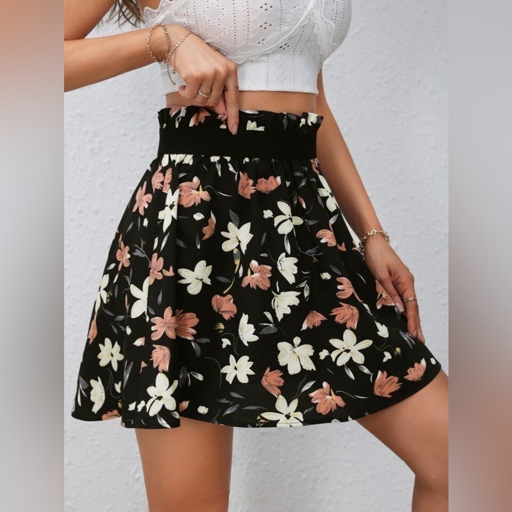 SHEIN Women’s Size L Bundle: Floral Skirt & Striped Bow Shorts – Never Worn‌‌‌‌‌